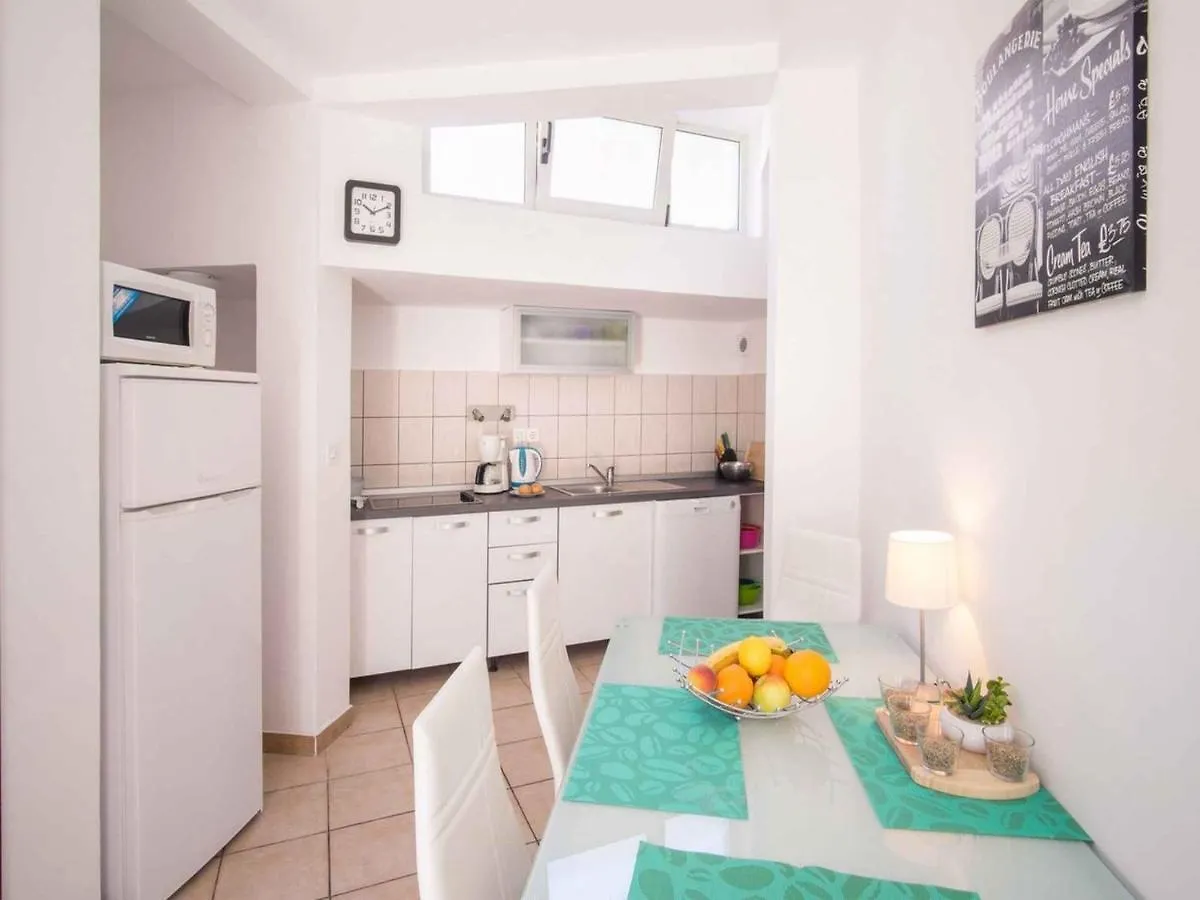 Apartments In Vrbnik/Insel Krk 13611