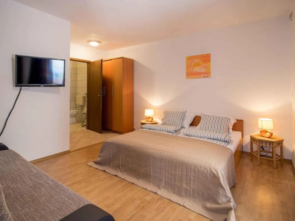 Apartments In Vrbnik/Insel Krk 13611 Vrbnik