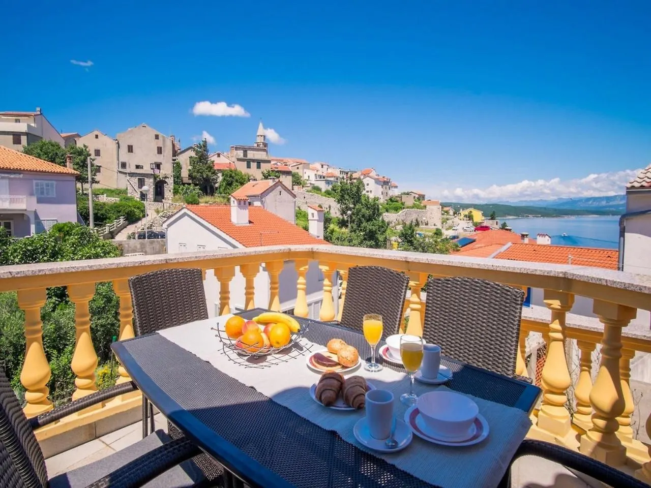 Apartments In Vrbnik/Insel Krk 13611
